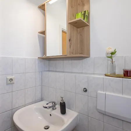 Lebensfreude 公寓 *